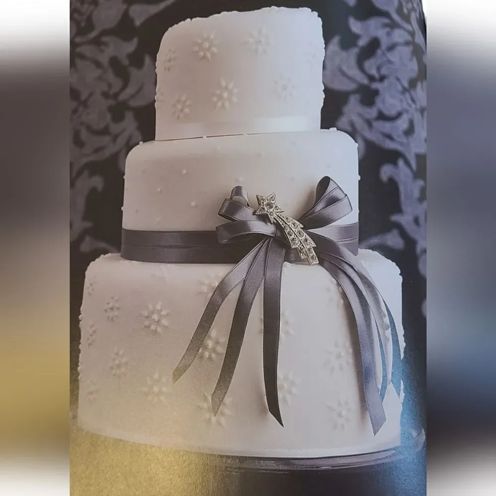 Cake Cookbook For Romantic Occasions Hardbound Beautifully‎ Illustrated